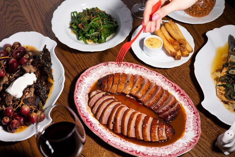 Whole crown of duck to share, oui merci